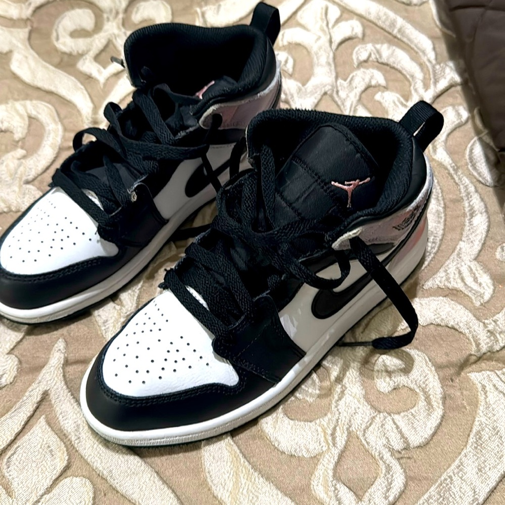 Kids girl Nike sneakers